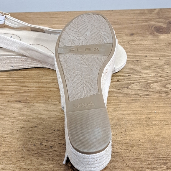 Life Stride Sandals Women's 8W Beige Canvas Fabric Wedge Heel NWOT - Picture 11 of 14
